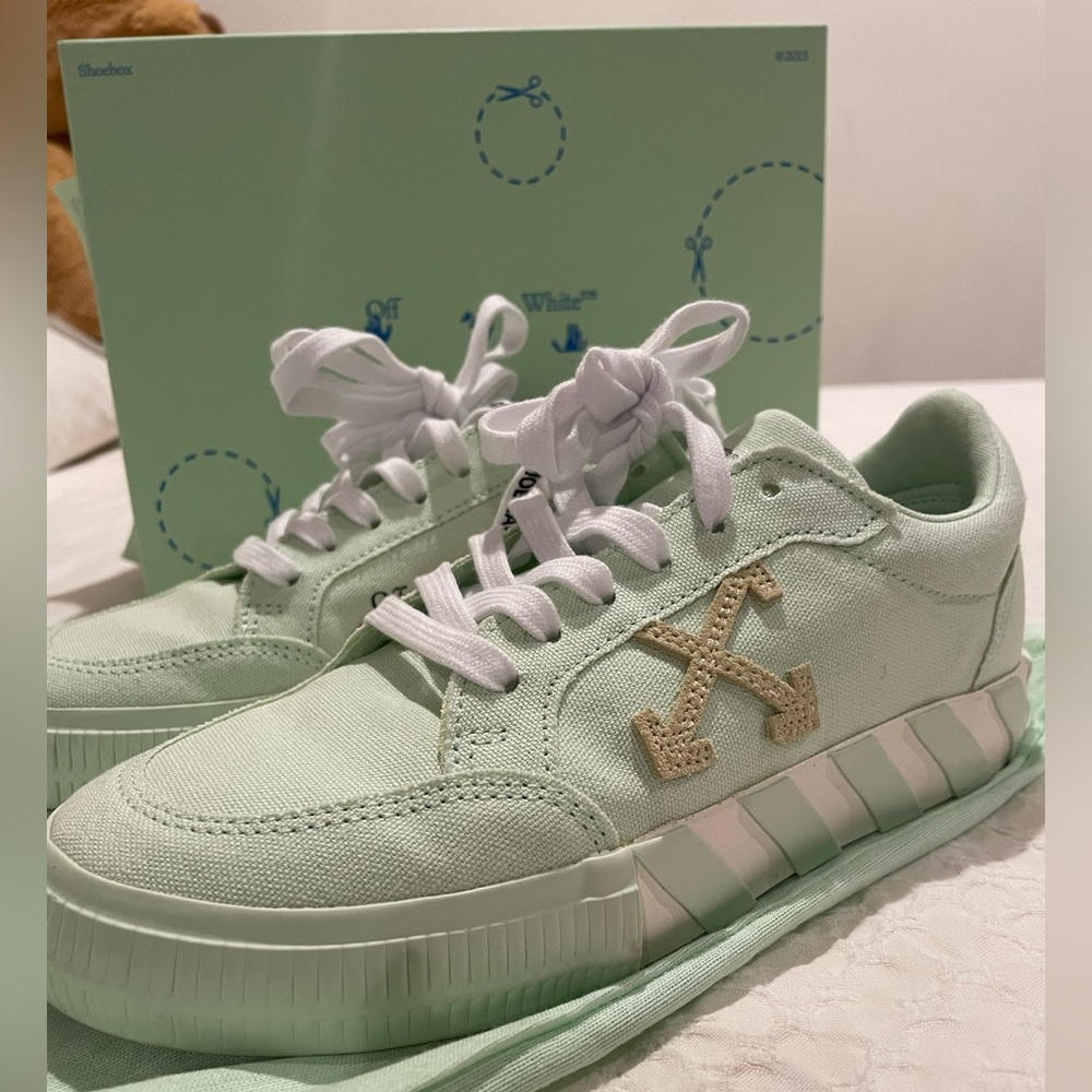 Mint off-white women’s Size 7